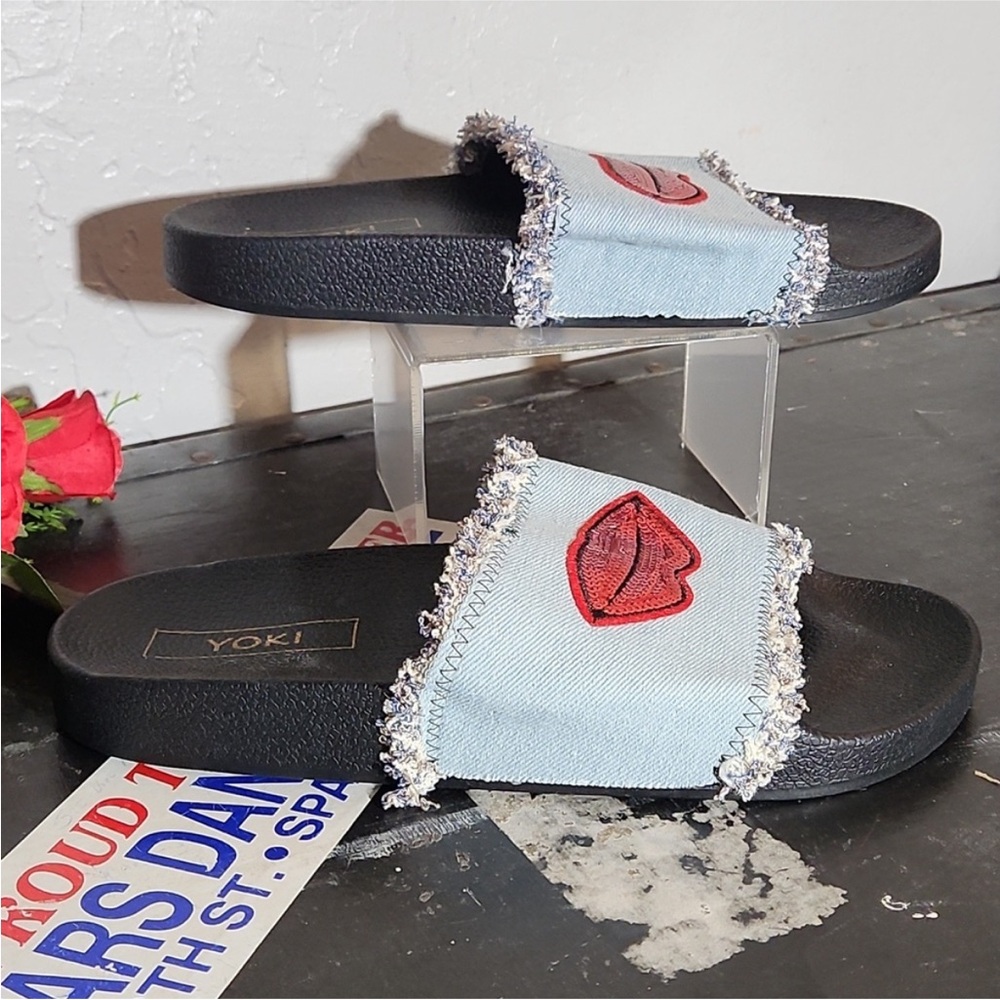 Yoki Blue Denim Frayed Slide Sandal Chic Whimsical Red Sequin Lip Design NWT S-9 - Picture 13 of 16